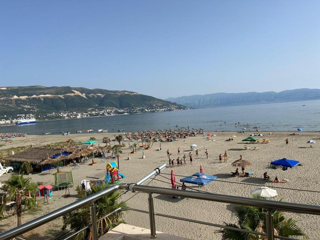 Soleil Apartment With Sunbed & Umbrella Vlorë Buitenkant foto