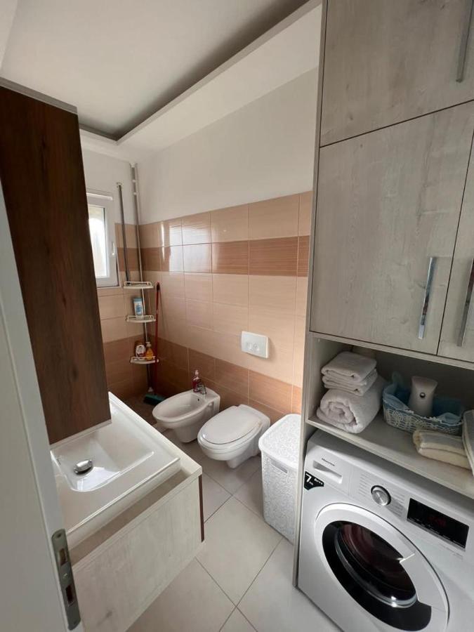 Soleil Apartment With Sunbed & Umbrella Vlorë Buitenkant foto