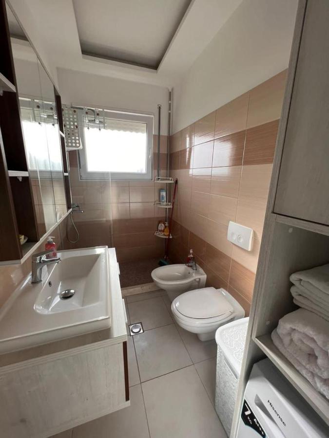 Soleil Apartment With Sunbed & Umbrella Vlorë Buitenkant foto