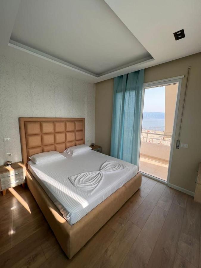 Soleil Apartment With Sunbed & Umbrella Vlorë Buitenkant foto