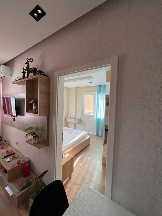 Soleil Apartment With Sunbed & Umbrella Vlorë Buitenkant foto