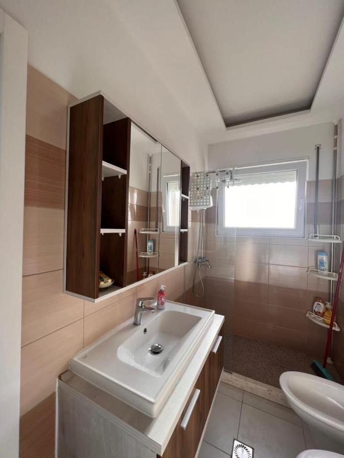 Soleil Apartment With Sunbed & Umbrella Vlorë Buitenkant foto