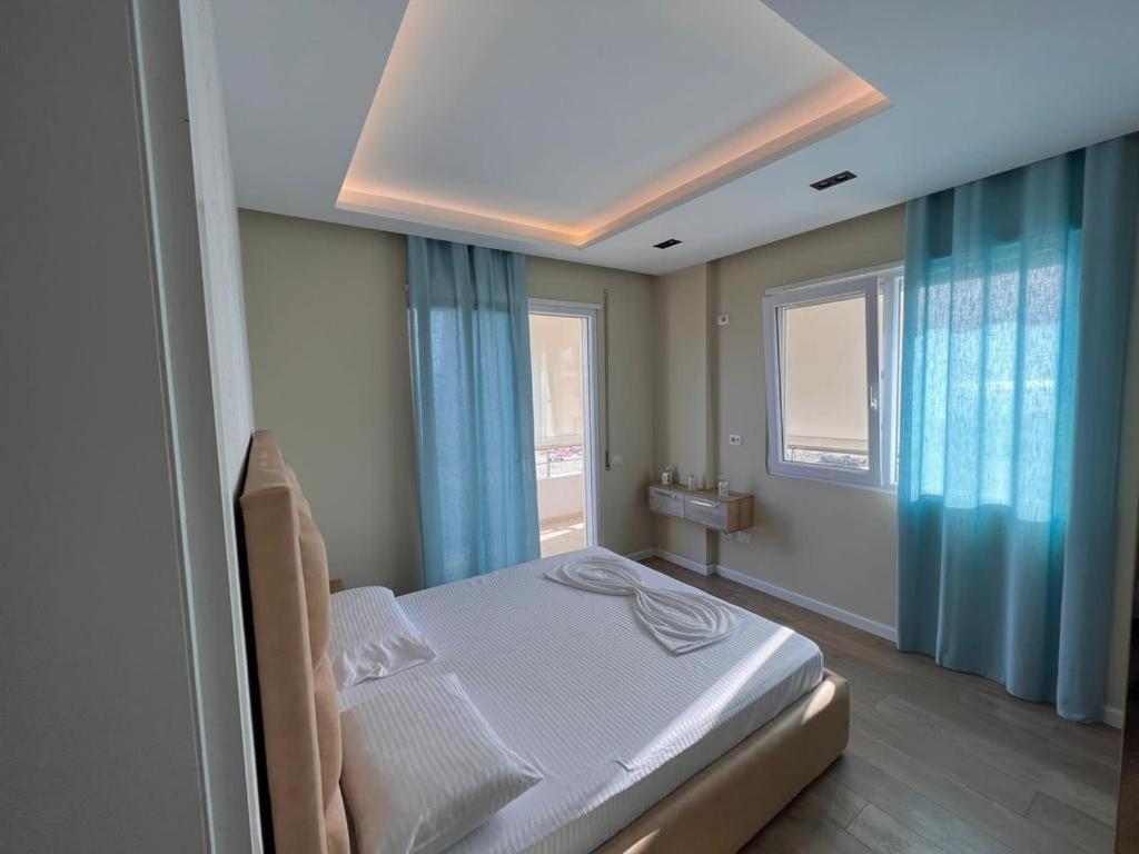 Soleil Apartment With Sunbed & Umbrella Vlorë Buitenkant foto