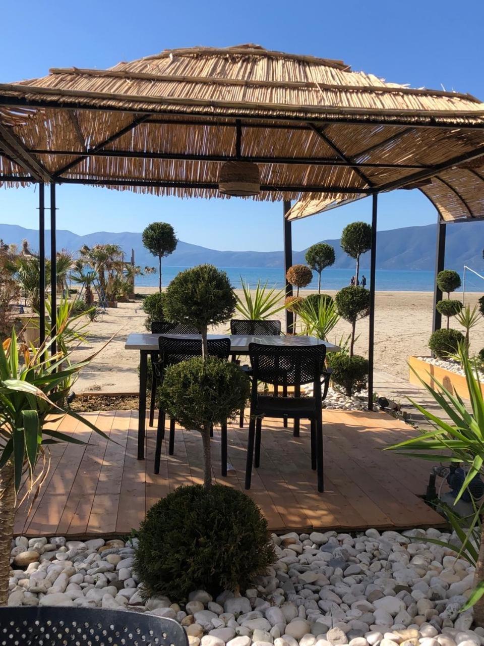 Soleil Apartment With Sunbed & Umbrella Vlorë Buitenkant foto