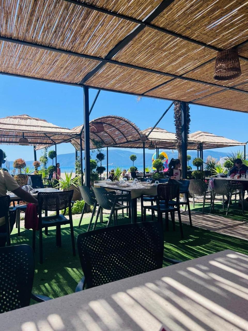 Soleil Apartment With Sunbed & Umbrella Vlorë Buitenkant foto