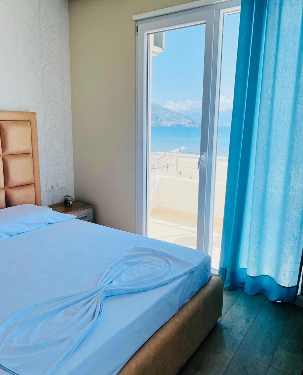 Soleil Apartment With Sunbed & Umbrella Vlorë Buitenkant foto