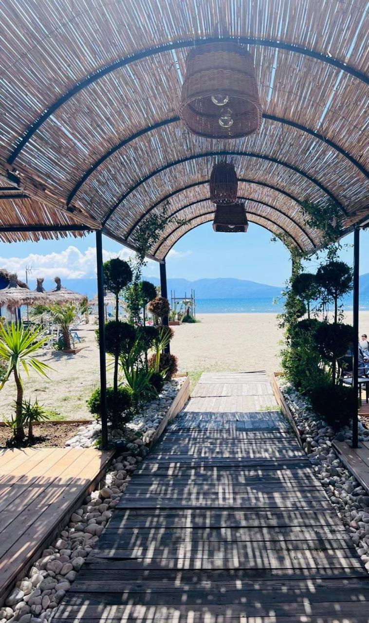 Soleil Apartment With Sunbed & Umbrella Vlorë Buitenkant foto