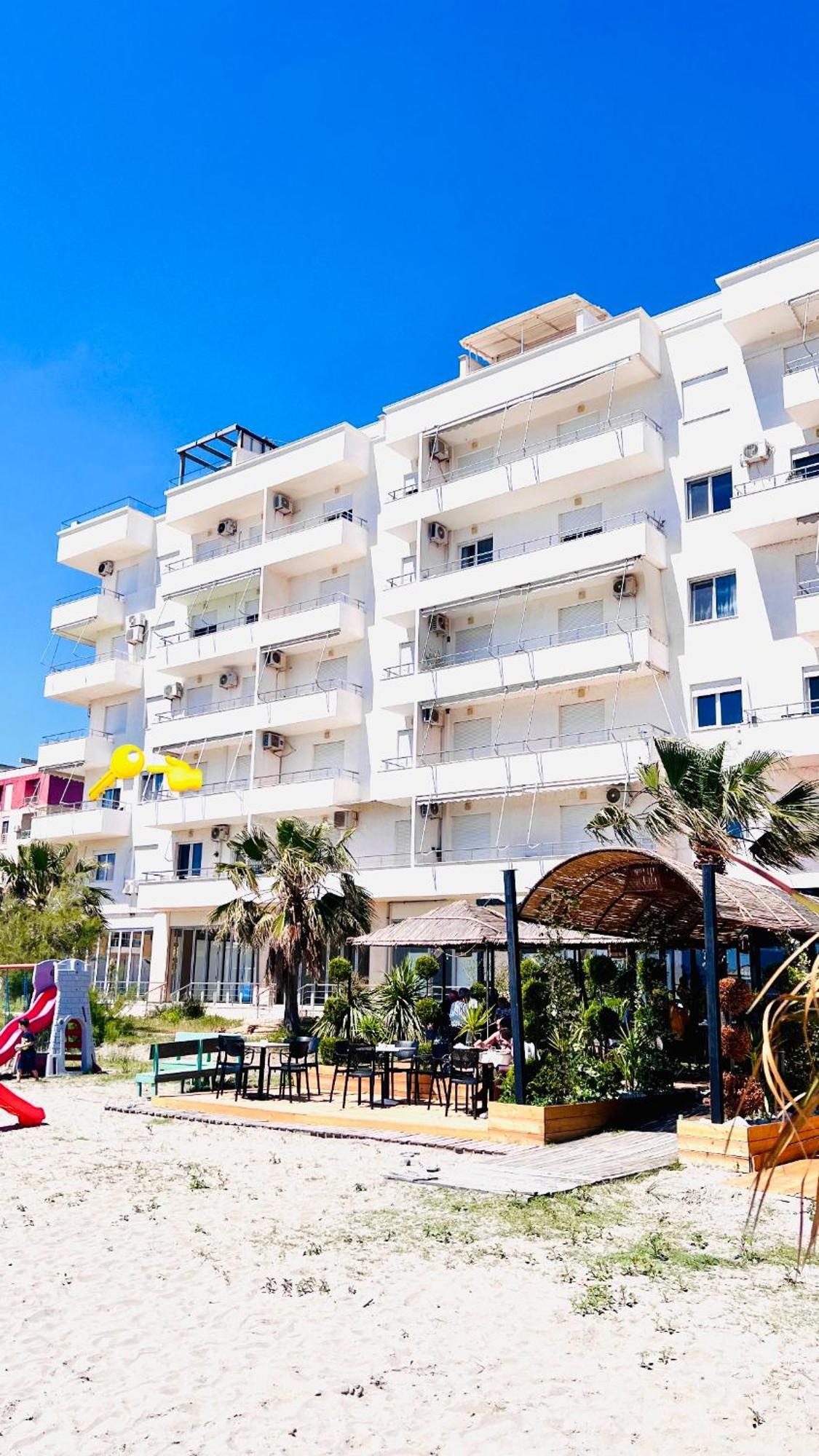 Soleil Apartment With Sunbed & Umbrella Vlorë Buitenkant foto
